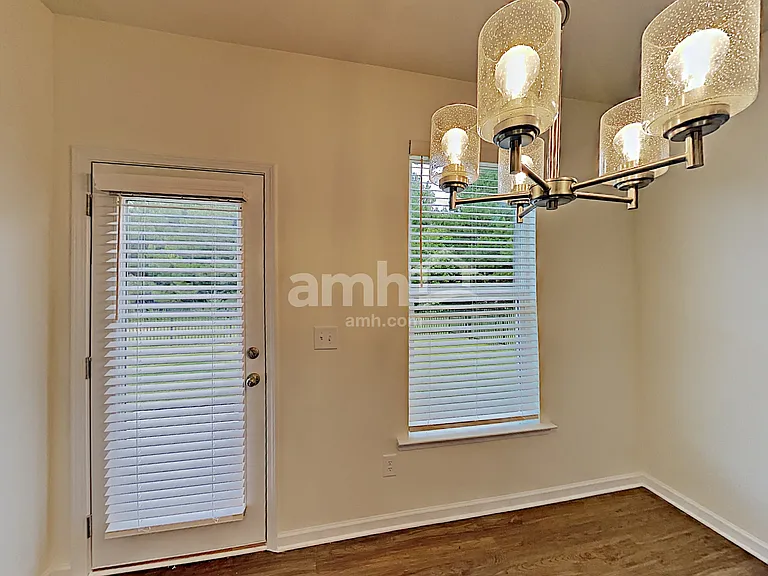 693 Woodall Rd — Photo 5
