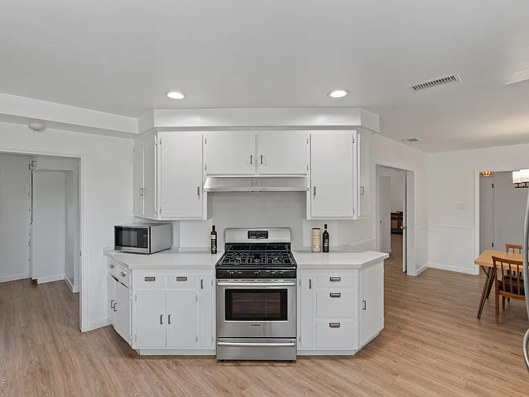 12 Kitchen