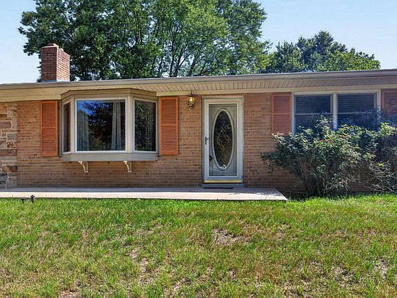 3rd image of 5611 Park Dr