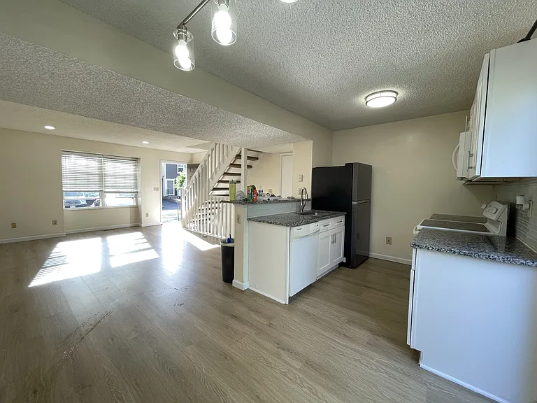 5171 Singleton Dr — Photo 19