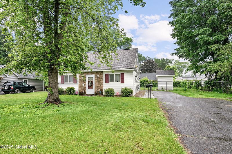 2nd image of 1148 Outer Drive