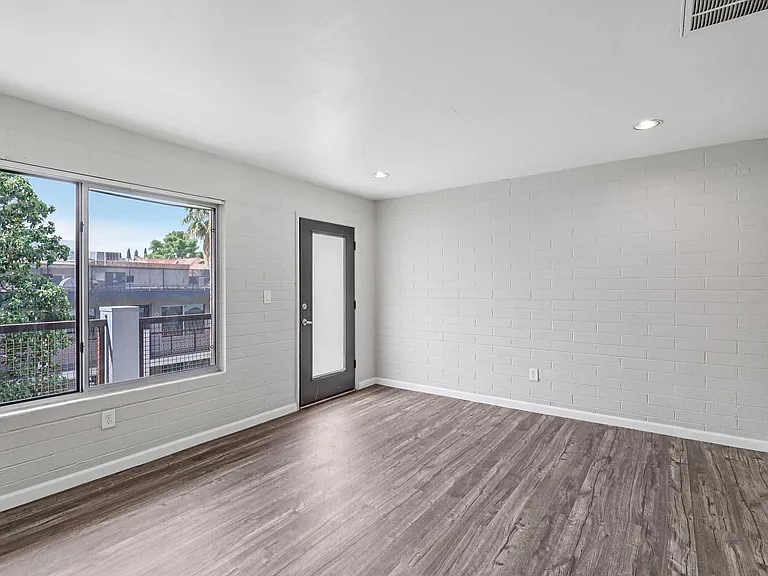 128 South 5th Avenue — Photo 47