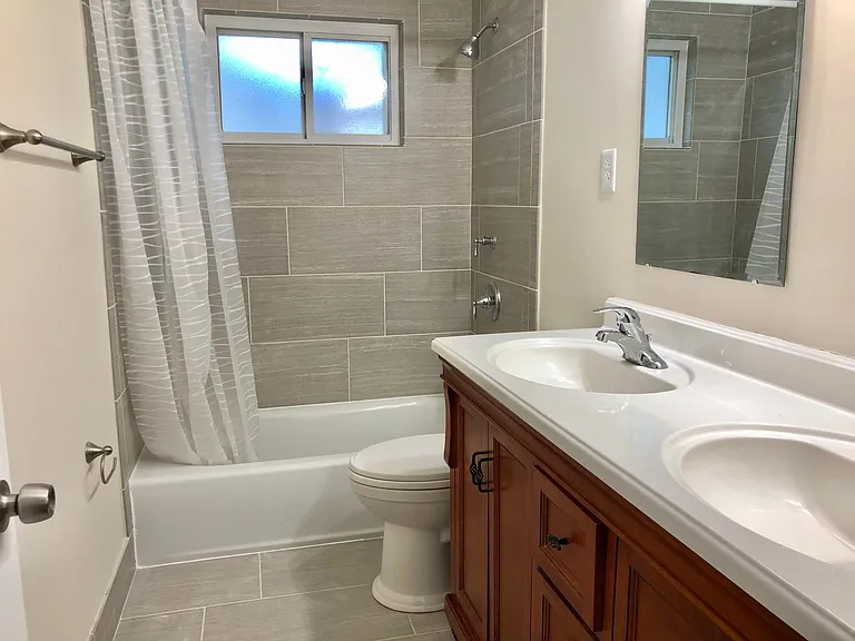 9708 Ridge Ave — Photo 4