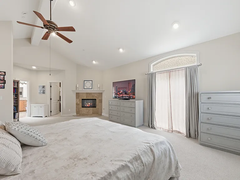 1718 Harriman Ln #B — Photo 22