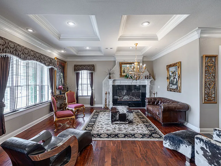 The Versailles Apartment Homes — Photo 49