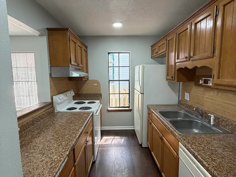 724 N Bullion Ave #724 — Photo 2