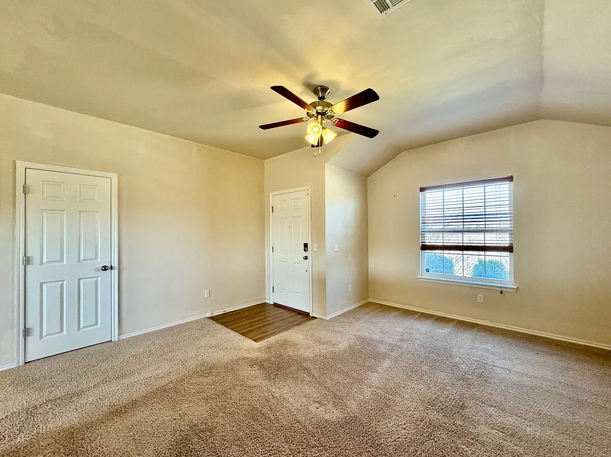 3 bed, 2.0 bath, 1260 sqft, $1,695 — Photo 3