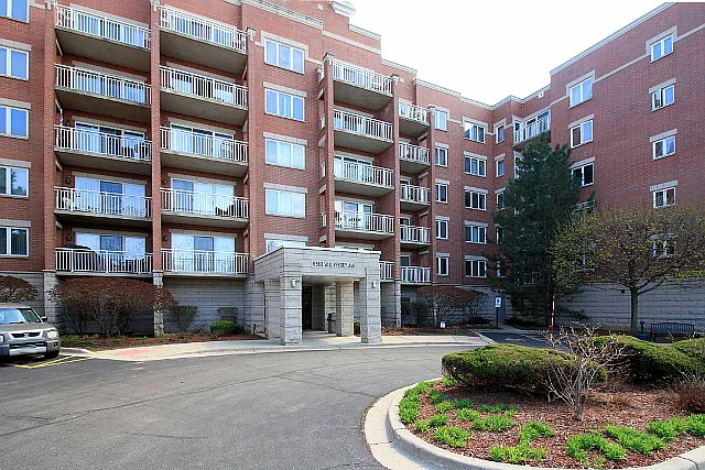 6560 W Diversey Ave #516D