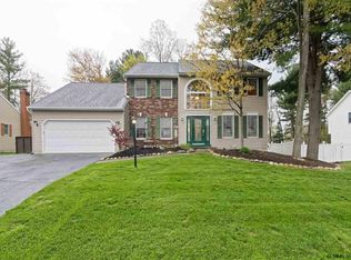 9 Squire Rd, Schenectady, NY 12304