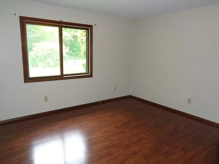 2400 E Wheeler Rd — Photo 7