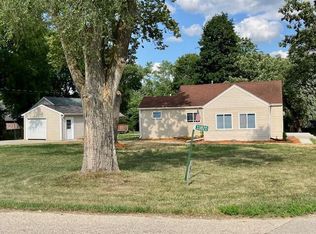 33820 White Oak Dr, Burlington, WI 53105