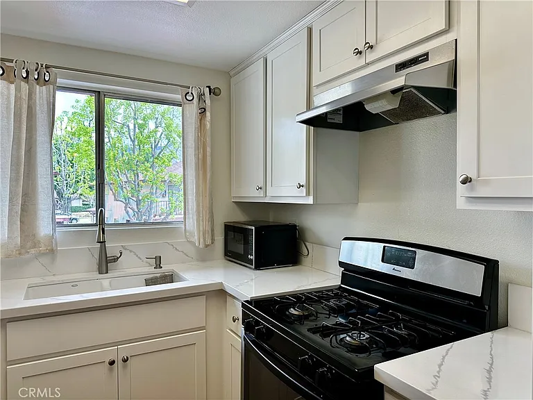 1123 W Sierra Madre Ave #4 — Photo 8