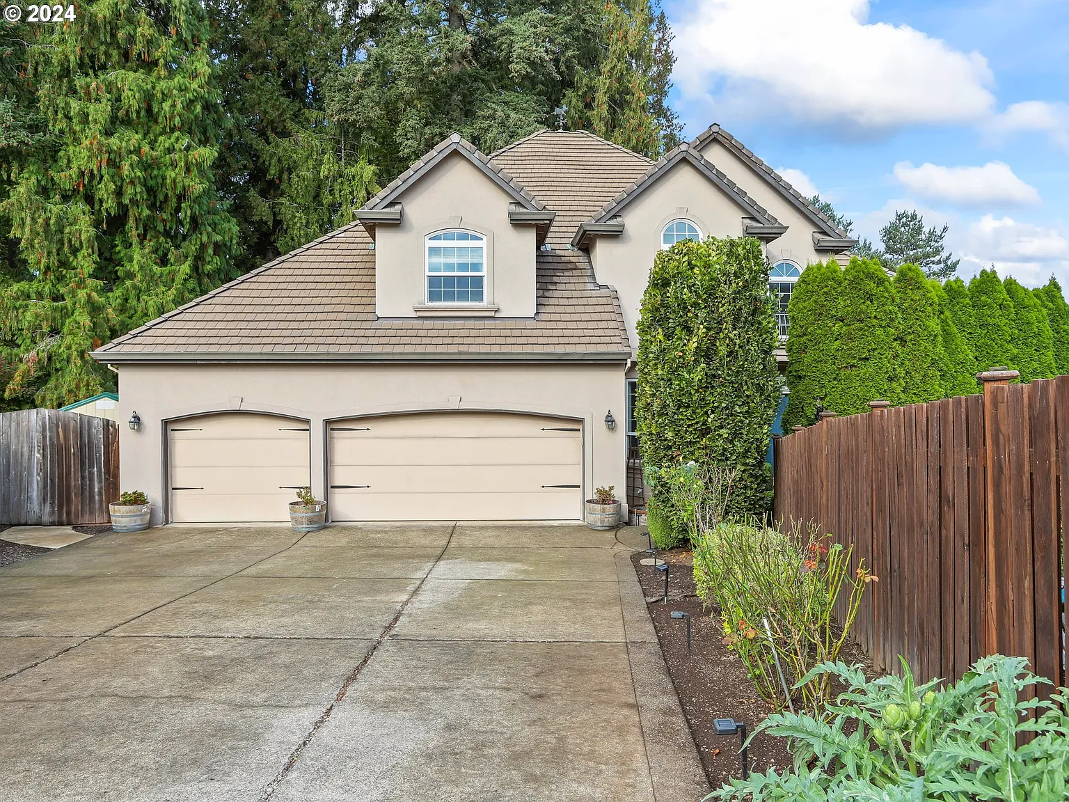 1847 N Teakwood Cir photo 1