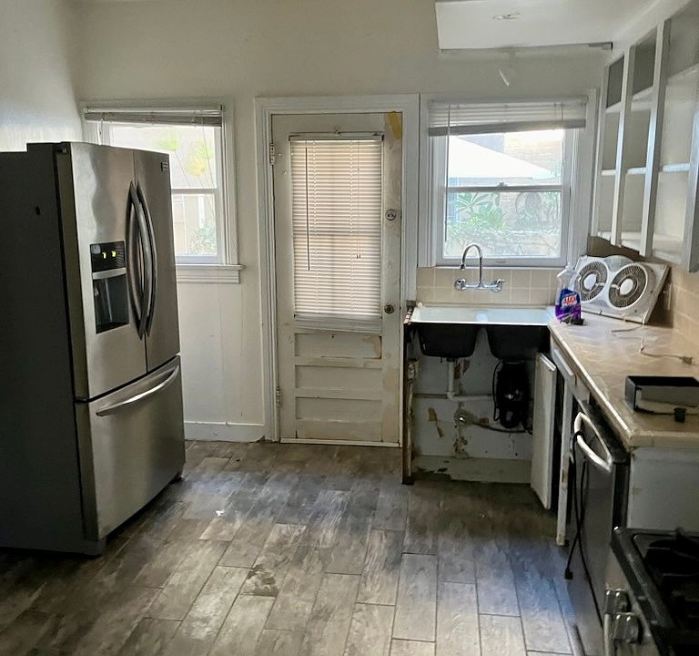 1st image of 217 1/2 Argonne Ave #A
