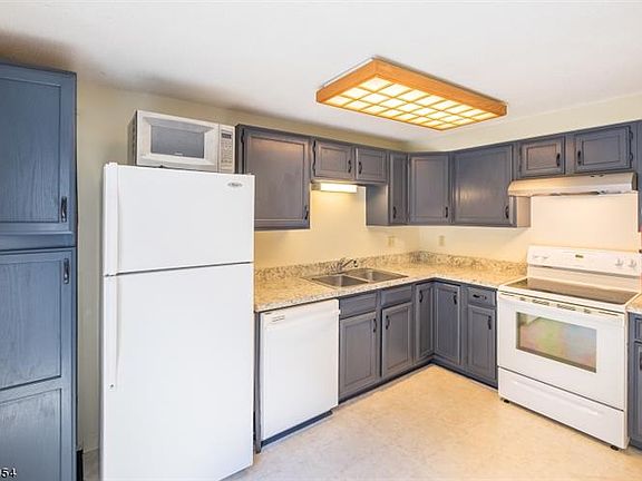 5th image of 51 Ben Franklin Dr #853