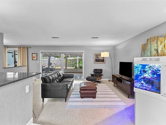 5th image of 2605 Botany Ave
