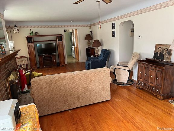 5th image of 12024 Barberry St