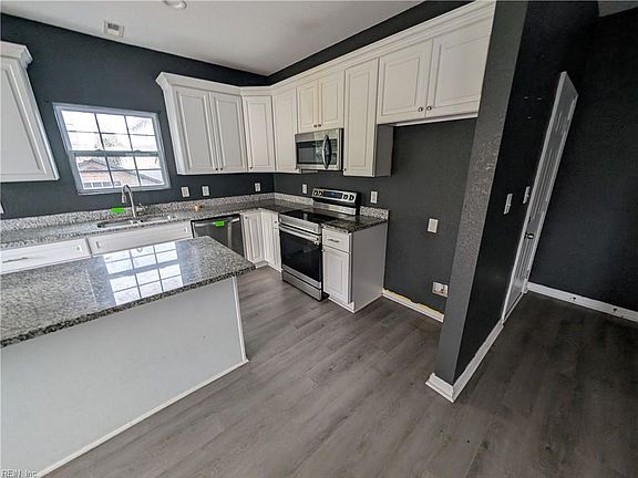 3rd image of 418 Wine St