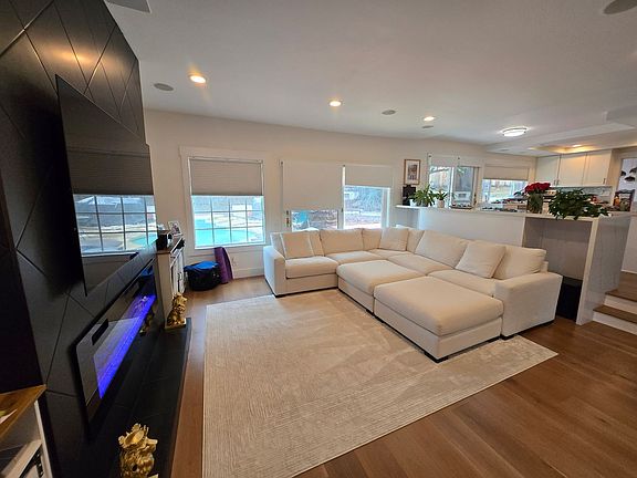 2nd image of 830 Aramon Ct