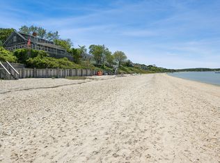 27 Oakhurst Rd, Hampton Bays, NY 11946