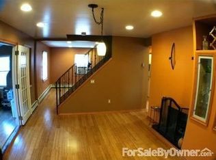 22 Silversmith Ln, Levittown, NY 11756