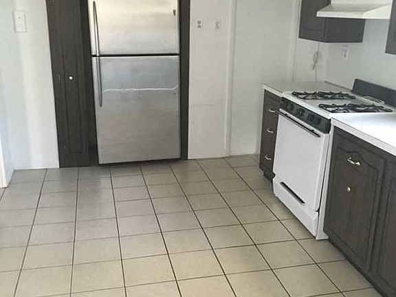 3rd image of 356 Lake Ave Floor 1