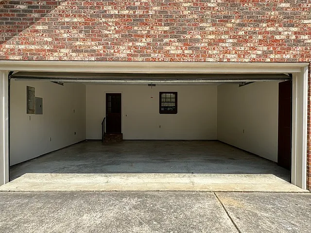 629 Shadywood Ln — Photo 18