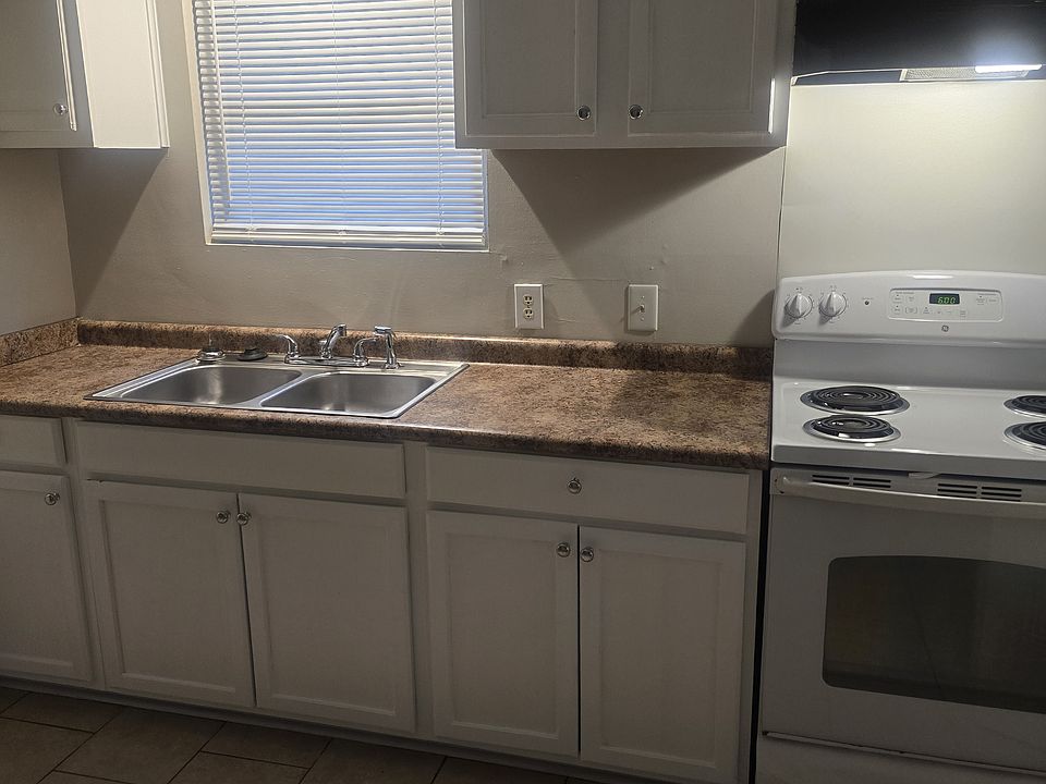 1st image of 409 Saddletrail Rd