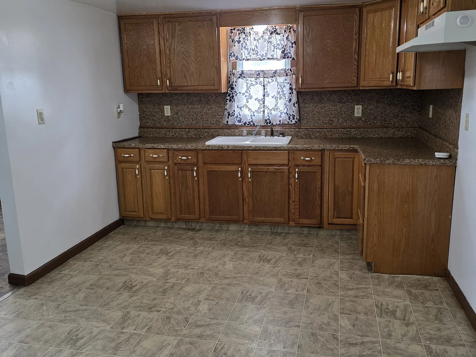 2 bed, 1100 sqft, $800 — Photo 2