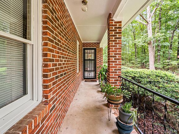 4th image of 216 Whispering Wood Rd