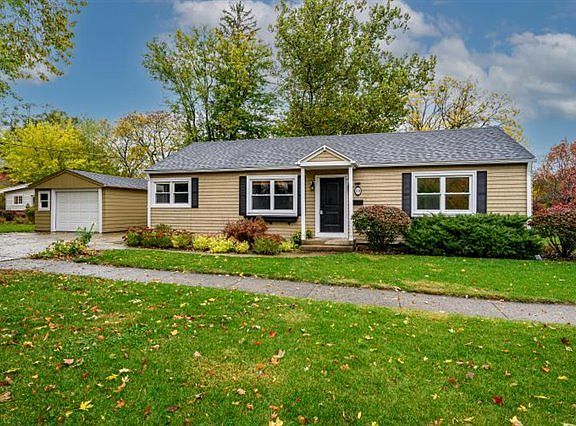3rd image of 1719 E Willow Ave