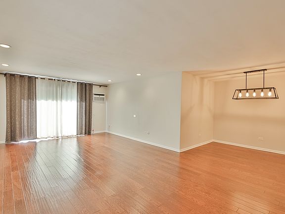 3rd image of 401 S Grove Ave APT 2H