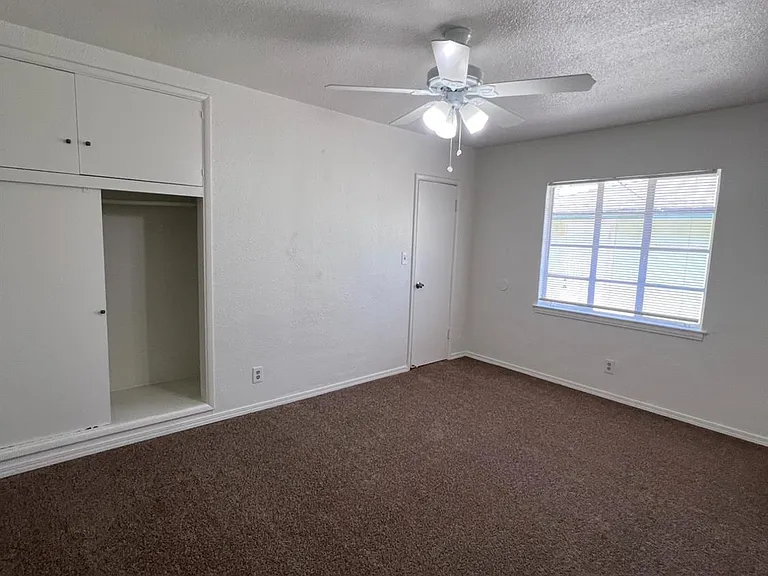 2905 E Lamona Ave — Photo 23