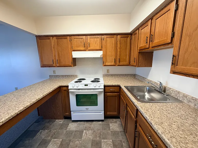 2132 Sawyer Dr — Photo 9