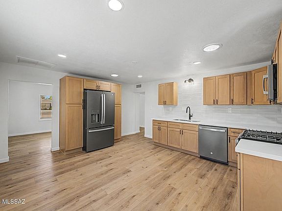 3rd image of 4155 E Montecito St