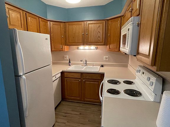 5th image of 7599 Manor Cir APT 201