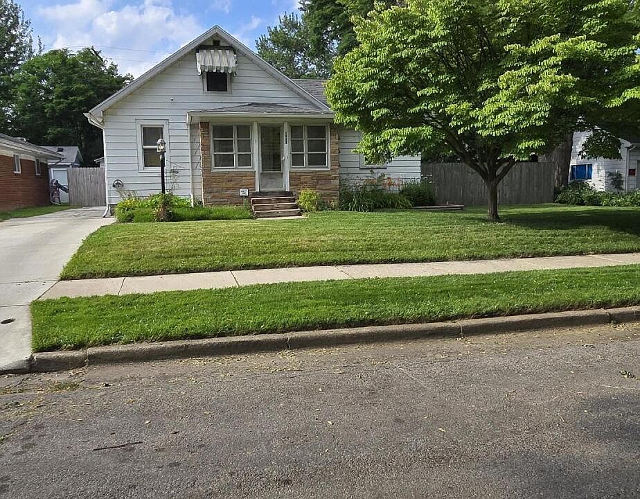 1st image of 1922 Southmoor Dr
