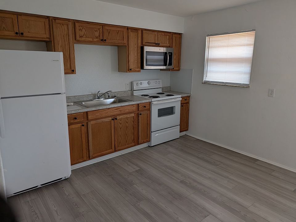 1st image of 5 Eastgate Dr #B