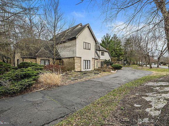 2nd image of 271 Troon Rd