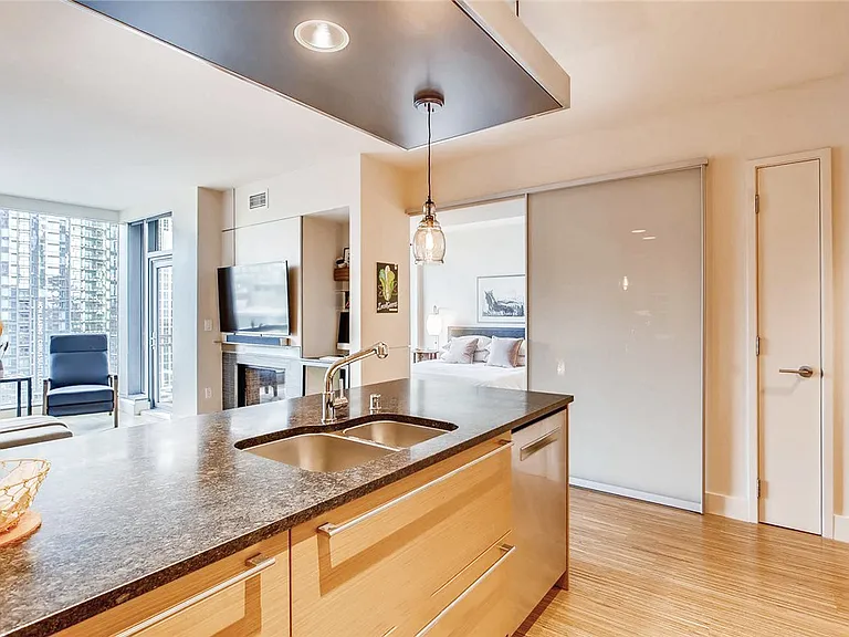 820 Blanchard St #1606 — Photo 5