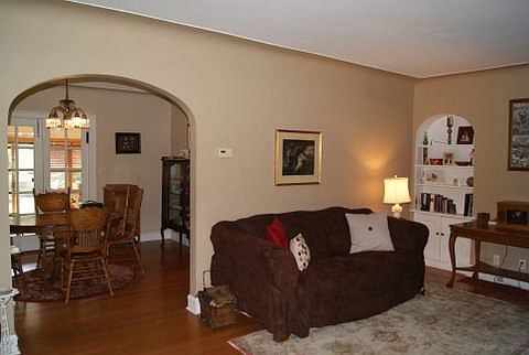 4th image of 1553 Glen Ave