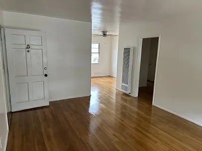Silverlake Garden Apartments — Photo 3