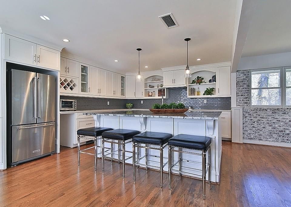 2nd image of 3370 Ferncliff Pl NE