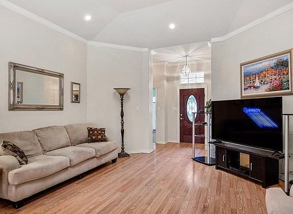 2nd image of 1912 Cedar Bend Dr