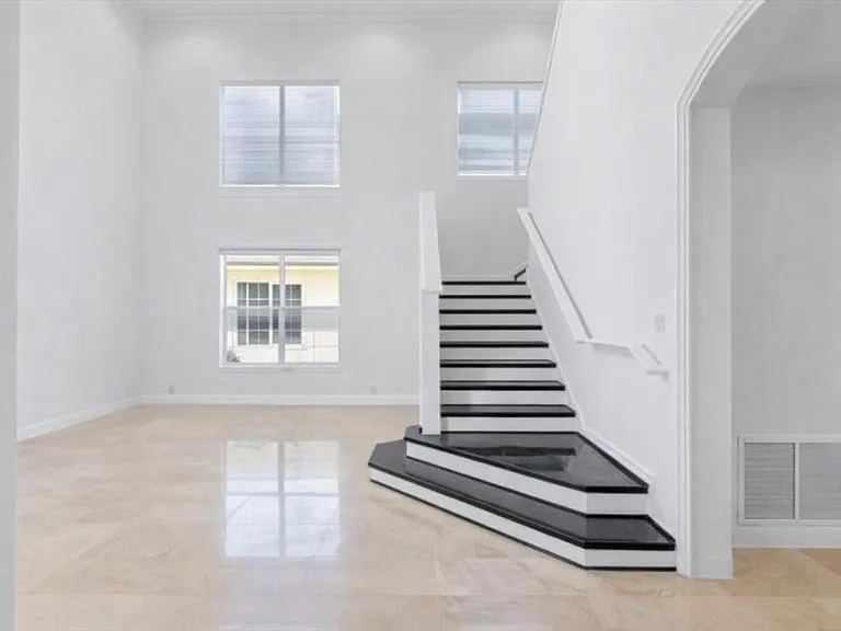 2013 Harbor View Cir — Photo 10