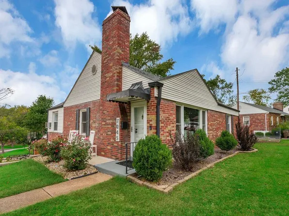 7045 Deerpath Dr, Saint Louis, MO 63123