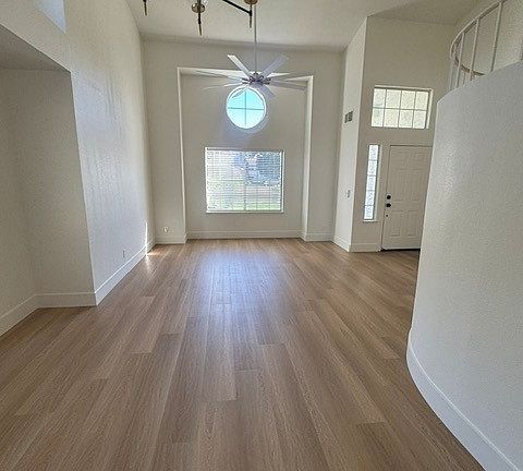 2nd image of 9659 N Shenandoah Ln