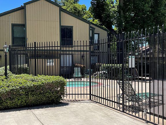 4th image of 250 Del Verde Cir Unit 6