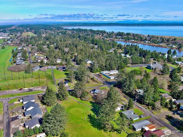 199 Albatross Street NE, Ocean Shores, WA 98569