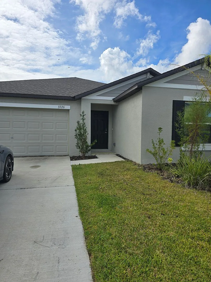 Beautiful 4 bedroom 2 bath — Photo 2